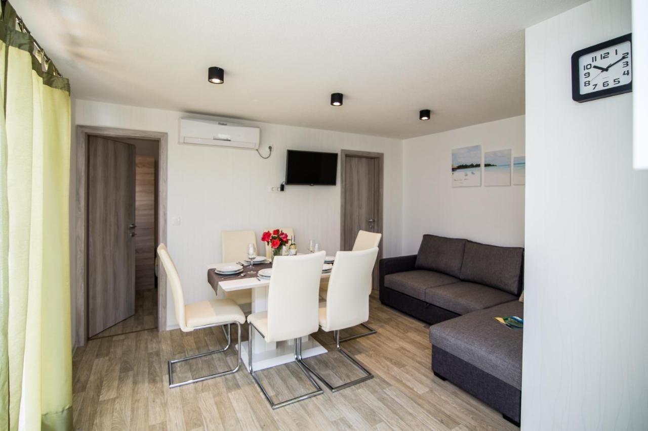 Mobile Homes Pine Tree Dobropoljana Екстер'єр фото