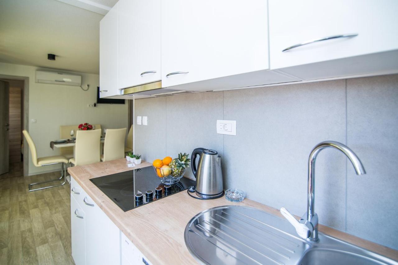 Mobile Homes Pine Tree Dobropoljana Екстер'єр фото