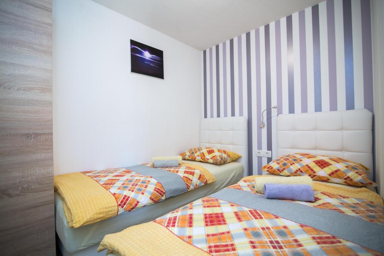 Mobile Homes Pine Tree Dobropoljana Екстер'єр фото
